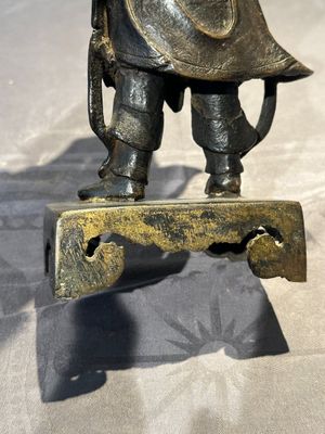 A fine Chinese bronze figure of a divinity, Ming — 照片 18