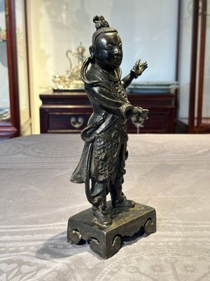 A fine Chinese bronze figure of a divinity, Ming — 照片 2