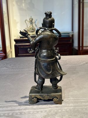 A fine Chinese bronze figure of a divinity, Ming — 照片 5