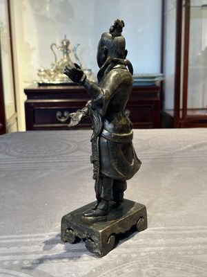 A fine Chinese bronze figure of a divinity, Ming — 照片 6