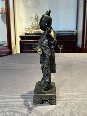 A fine Chinese bronze figure of a divinity, Ming — 照片 7