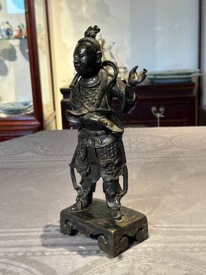 A fine Chinese bronze figure of a divinity, Ming — 照片 8