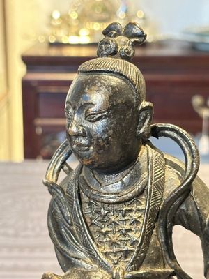 A fine Chinese bronze figure of a divinity, Ming — 照片 9