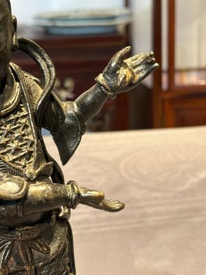 A fine Chinese bronze figure of a divinity, Ming — 照片 10