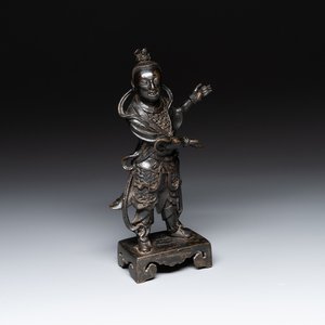 A fine Chinese bronze figure of a divinity, Ming — 照片 1