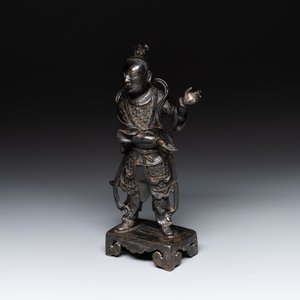 A fine Chinese bronze figure of a divinity, Ming — 照片 2