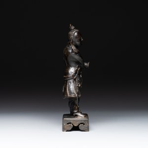 A fine Chinese bronze figure of a divinity, Ming — 照片 6