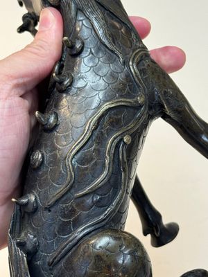 A fine Chinese bronze incense holder in the form of a qilin, Ming — 照片 13