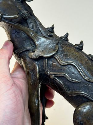A fine Chinese bronze incense holder in the form of a qilin, Ming — 照片 6