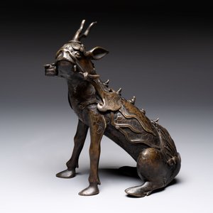 A fine Chinese bronze incense holder in the form of a qilin, Ming — 照片 5