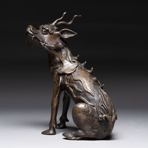 A fine Chinese bronze incense holder in the form of a qilin, Ming — 照片 10