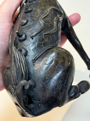 A fine Chinese bronze incense holder in the form of a qilin, Ming — foto 11