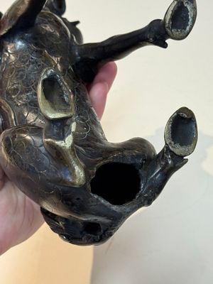 A fine Chinese bronze incense holder in the form of a qilin, Ming — foto 16