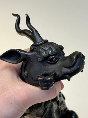 A fine Chinese bronze incense holder in the form of a qilin, Ming — foto 20