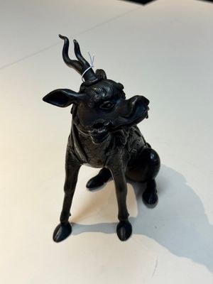 A fine Chinese bronze incense holder in the form of a qilin, Ming — foto 2