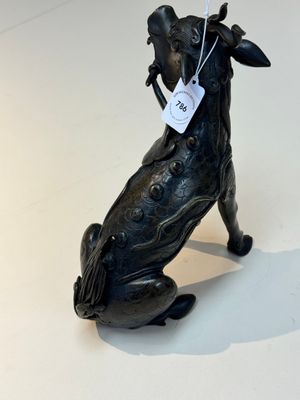 A fine Chinese bronze incense holder in the form of a qilin, Ming — foto 4