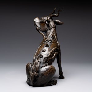 A fine Chinese bronze incense holder in the form of a qilin, Ming — foto 8
