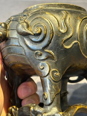 A fine Chinese bronze luduan-form censer and cover, Ming — foto 14