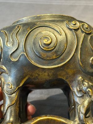 A fine Chinese bronze luduan-form censer and cover, Ming — foto 15