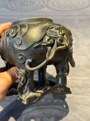 A fine Chinese bronze luduan-form censer and cover, Ming — foto 17