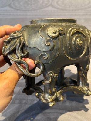 A fine Chinese bronze luduan-form censer and cover, Ming — foto 18
