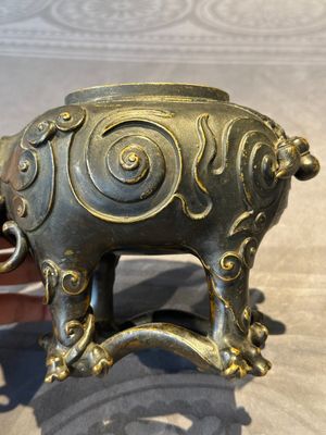 A fine Chinese bronze luduan-form censer and cover, Ming — foto 19
