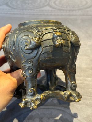 A fine Chinese bronze luduan-form censer and cover, Ming — foto 20