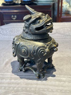 A fine Chinese bronze luduan-form censer and cover, Ming — foto 2