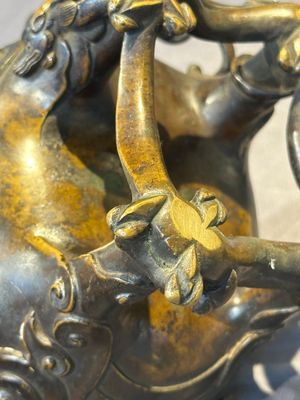 A fine Chinese bronze luduan-form censer and cover, Ming — foto 25