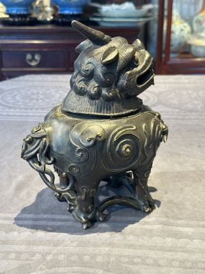 A fine Chinese bronze luduan-form censer and cover, Ming — foto 3