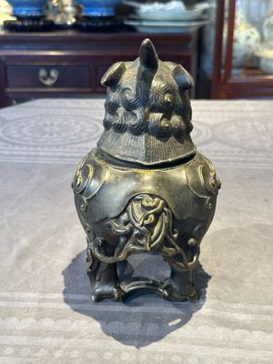 A fine Chinese bronze luduan-form censer and cover, Ming — foto 4