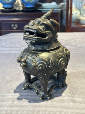 A fine Chinese bronze luduan-form censer and cover, Ming — foto 6