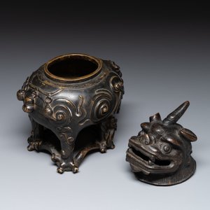 A fine Chinese bronze luduan-form censer and cover, Ming — foto 6