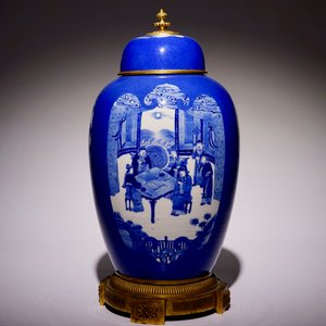 A fine Chinese bronze-mounted powder blue covered jar, 19th C. — photo 2
