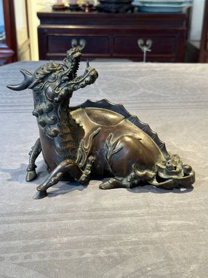 A fine Chinese bronze 'qilin' censer and cover, Ming — photo 1