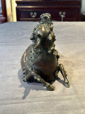 A fine Chinese bronze 'qilin' censer and cover, Ming — photo 2