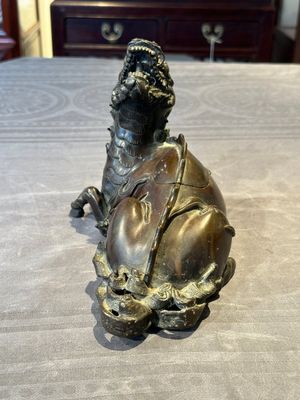 A fine Chinese bronze 'qilin' censer and cover, Ming — photo 4