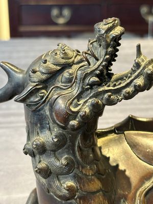 A fine Chinese bronze 'qilin' censer and cover, Ming — photo 5