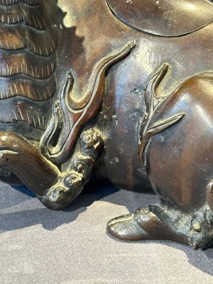 A fine Chinese bronze 'qilin' censer and cover, Ming — photo 7