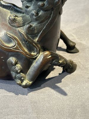 A fine Chinese bronze 'qilin' censer and cover, Ming — photo 10