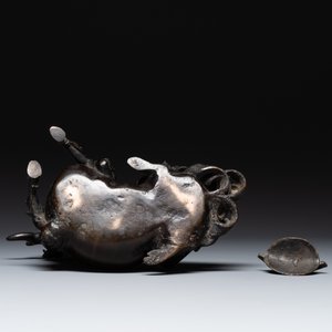 A fine Chinese bronze 'qilin' censer and cover, Ming — photo 8