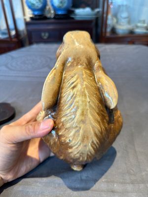 A fine Chinese cafe-au-lait glazed hare on wooden stand, Tian 天 mark, Qing — photo 6