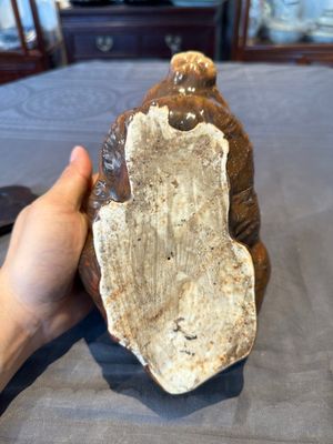 A fine Chinese cafe-au-lait glazed hare on wooden stand, Tian 天 mark, Qing — photo 7