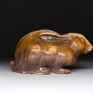 A fine Chinese cafe-au-lait glazed hare on wooden stand, Tian 天 mark, Qing — photo 9