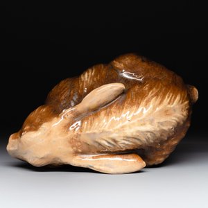 A fine Chinese cafe-au-lait glazed hare on wooden stand, Tian 天 mark, Qing — photo 10