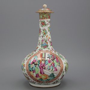 A fine Chinese Canton bottle vase with lid, 19th C. — 照片 1