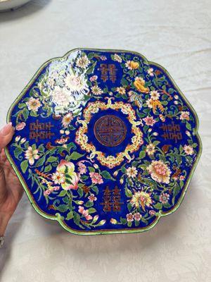 A fine Chinese Canton enamel blue-ground 'Double Happiness 囍' box and cover, Qianlong — photo 1