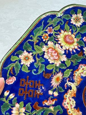 A fine Chinese Canton enamel blue-ground 'Double Happiness 囍' box and cover, Qianlong — photo 3