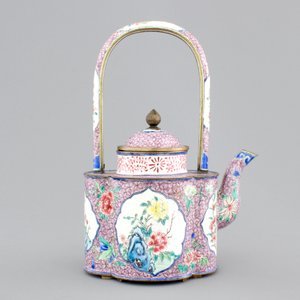 A fine Chinese Canton enamel teapot, Qianlong, 18th C. — foto 4