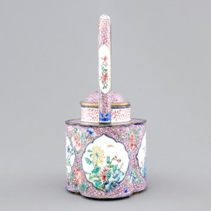 A fine Chinese Canton enamel teapot, Qianlong, 18th C. — foto 5